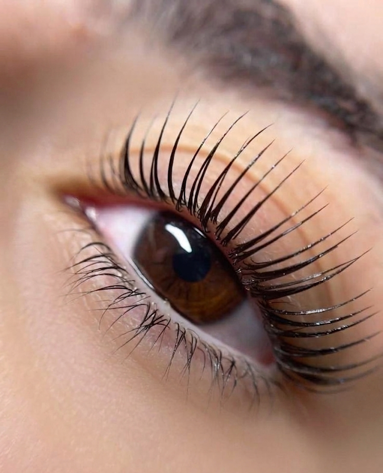 Trasforma il tuo sguardo con ciglia da sogno!